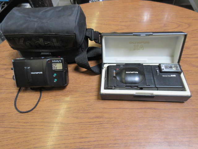 lot 533 image: OLYMPUS 35 MM CAMERAS