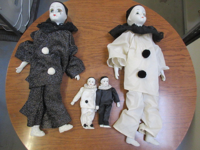 lot 537 image: DOLLS WITH PORCELAIN HEADS