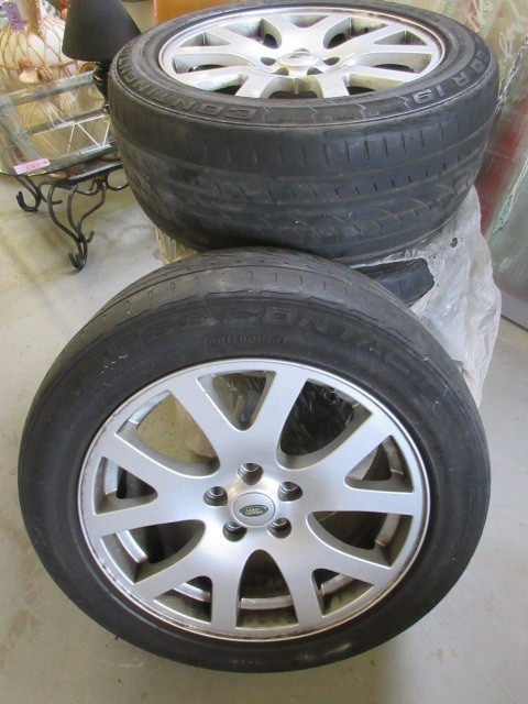 lot 501 image: FOUR LAND ROVER 19 RIMS