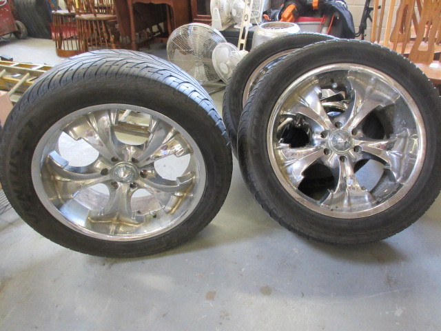 lot 500 image: SET OF TIRES AND RIMS FOR CADILLAC ESCALADE