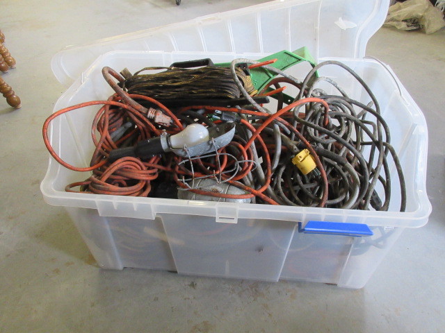 lot 547 image: WORK LIGHTS, EXTENSION CORDS AND MORE