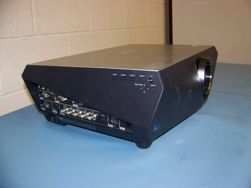 Sony, VPL-FX40, LCD Projector with HDMI Input
