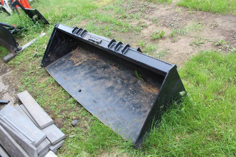 lot 31 image: 78 inch Skid Loader Bucket