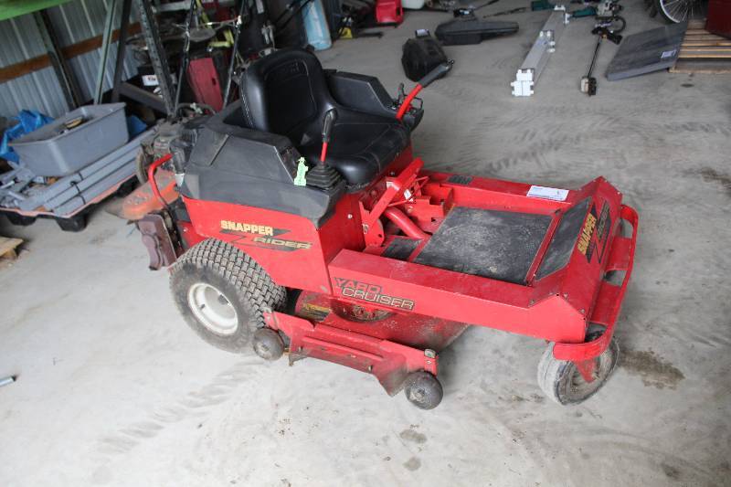lot 3 image: Snapper 42 in. Zero Turn Riding Mower