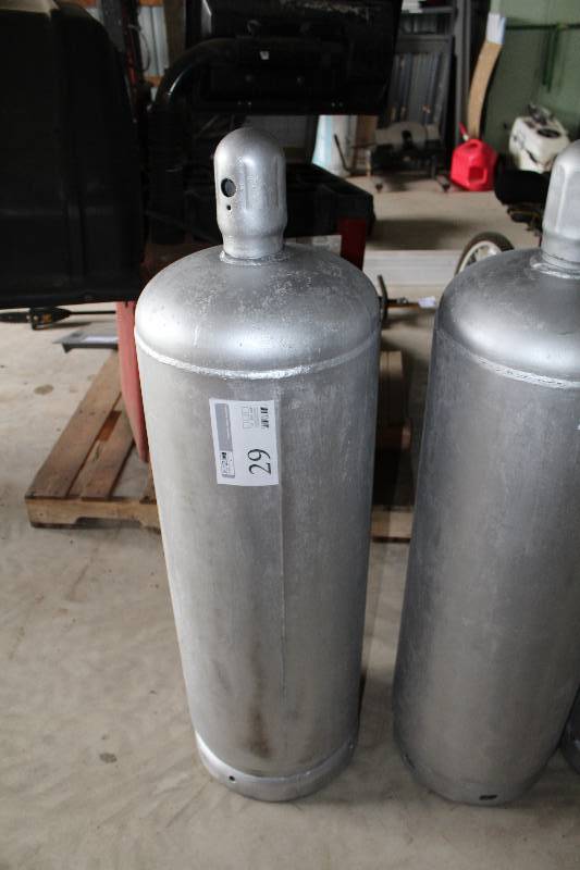 lot 29 image: 100 lb. Propane Tank