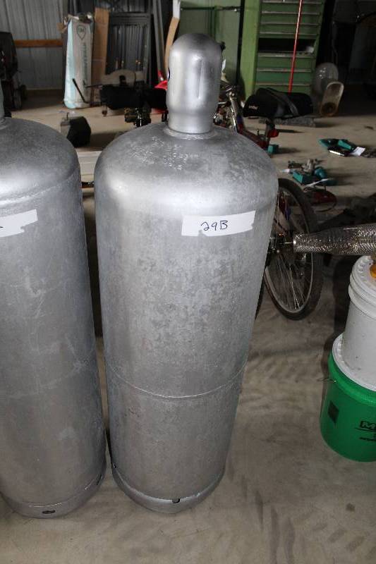 lot 29B image: 100 lb. Propane Tanks