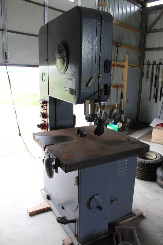 lot 9 image: DuAll Variable Speed Band Saw