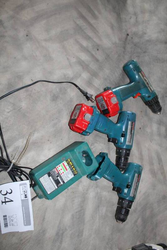 lot 34 image: Lot of (3) Makita 9.6V Cordless Drills with 2 battery packs and 1 charger