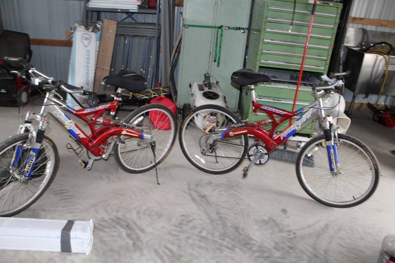 lot 26 image: Lot of (2) MOTIX  Aluminum 24-speed Bikes with Suspension Front and Rear, Wide Seats