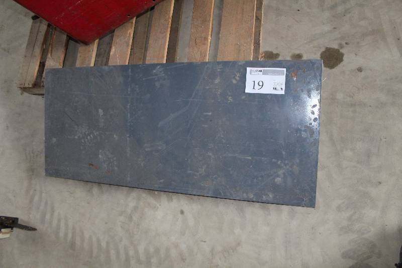 lot 19 image: Bob Cat  Universal Quick Tach 316 plate