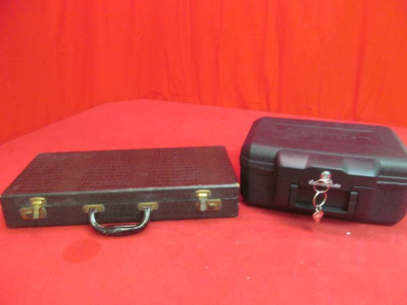 vintage case, Sentry safe