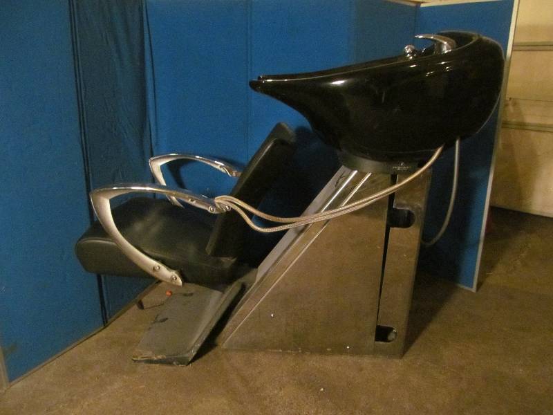 hair stylist salon sink and chair