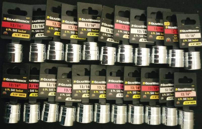 lot 10 image: 22 GearWrench 1316 Sockets, like new Liquidation
