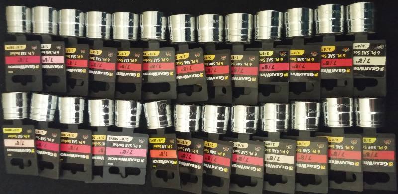 lot 11 image: 26 GearWrench 78 Sockets, like new Liquidation