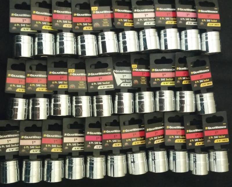 lot 12 image: 31 GearWrench 1 Sockets, like new Liquidation