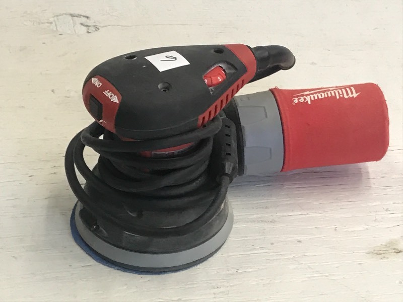 lot 6 image: Milwaukee 5 Random Orbit Sander...