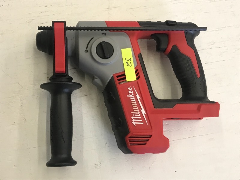 lot 32 image: Milwaukee M18 Cordless 58 SDS Plu...