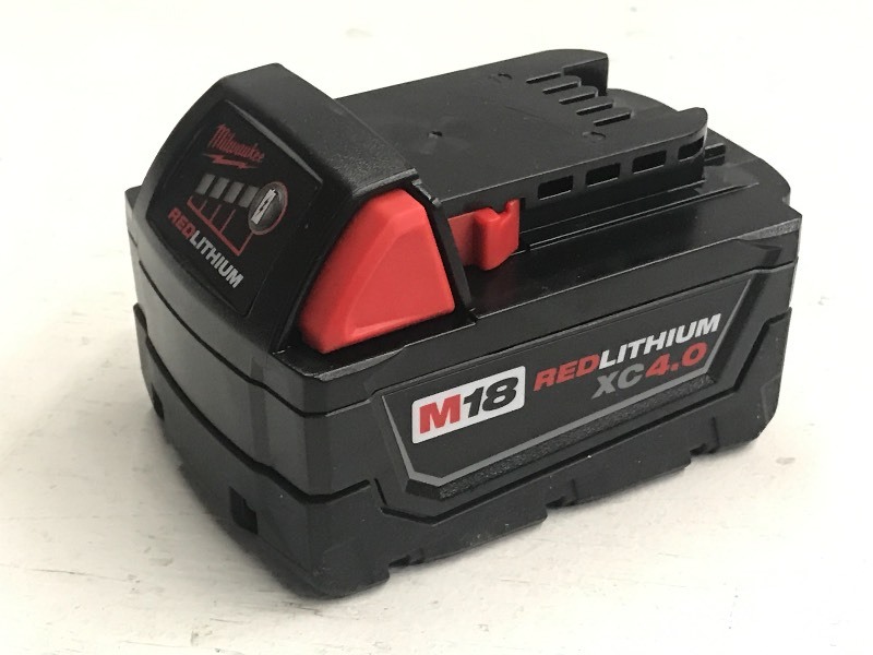 lot 62 image: Milwaukee M18 Red Lithium XC4.0 Ext...