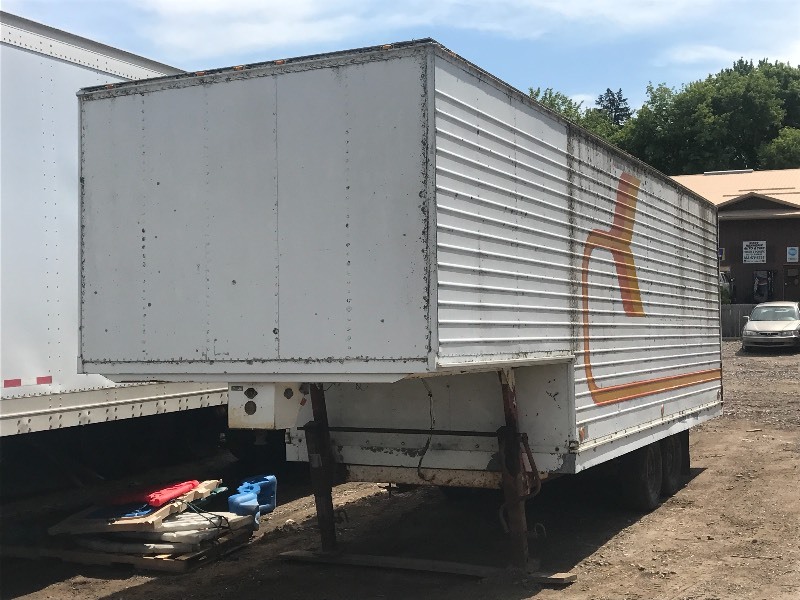 lot 3 image: 1973 OWNS Enclosed 5th-Wheel Trailer