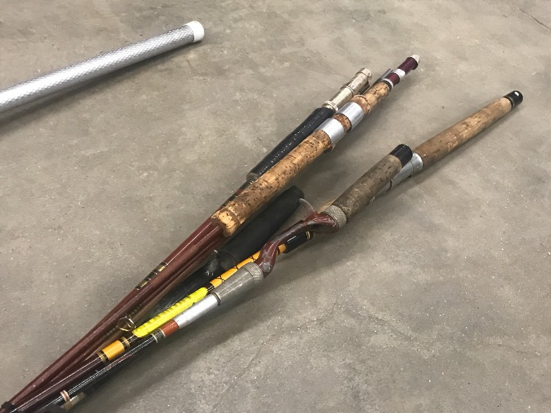 lot 14 image: Landing Net & Fishing Poles