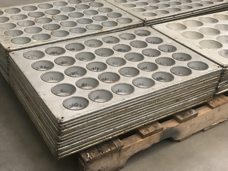 lot 10 image: (50) Baking Trays