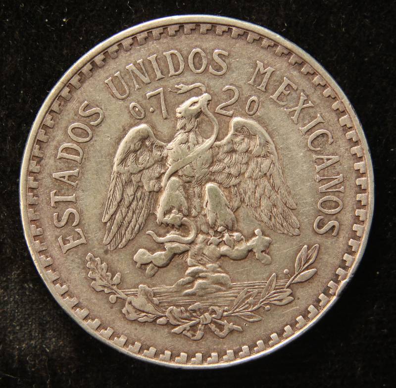 1938 Mexico Estados Unidos UN Peso (72% silver 16.6 grams)