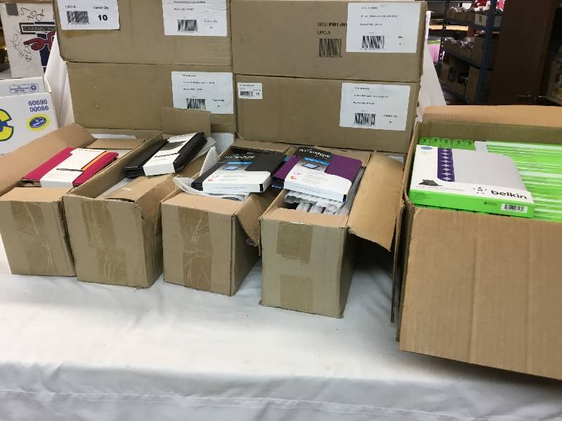 lot 35 image: 35 cases of assorted Kindle and other carrying cases and Nexus 10 carrying cases