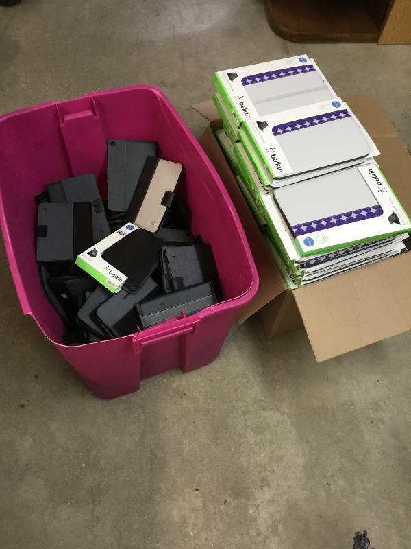 lot 36 image: Large assortment of electronic carrying cases and Nexus10 carrying cases.