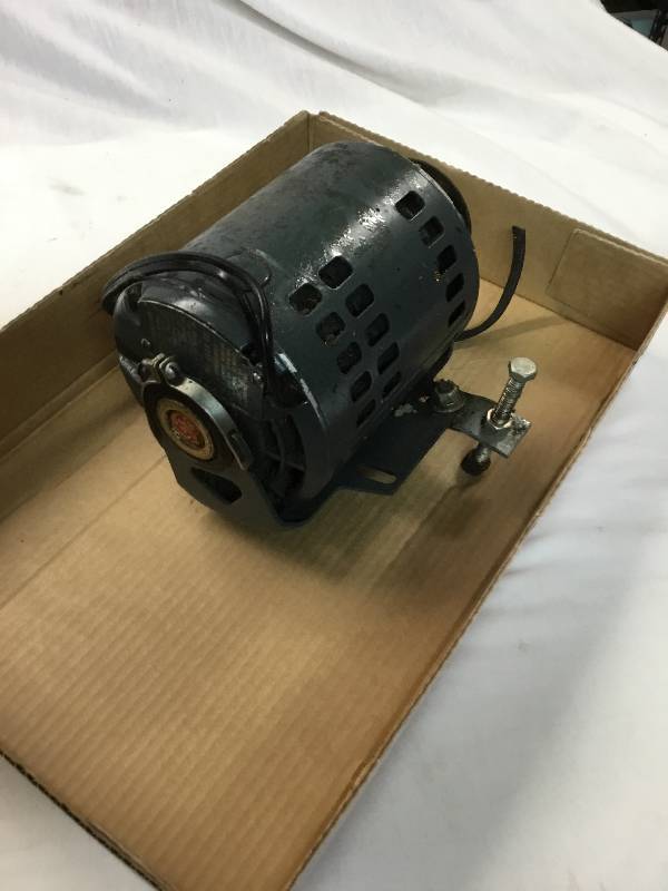 lot 38 image: GE Electric Motor with Pully - 14 Hp