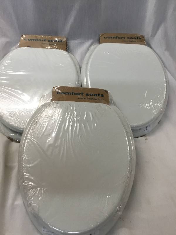 lot 18 image: 3 New oval toilet seat lids