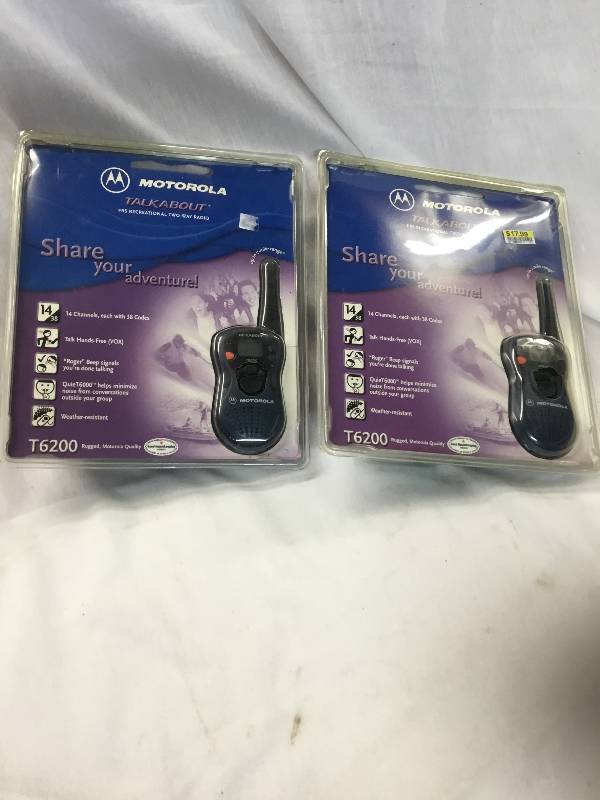 lot 74 image: 2 Motorola 6200 Talkabout Walkie talkie New