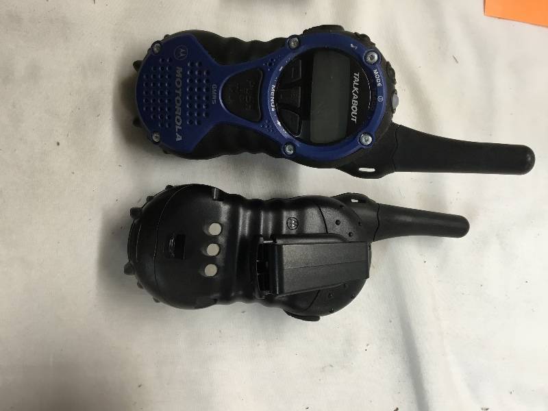 lot 79 image: 2 Motorola T6400 Walkie talkies Micro Talk