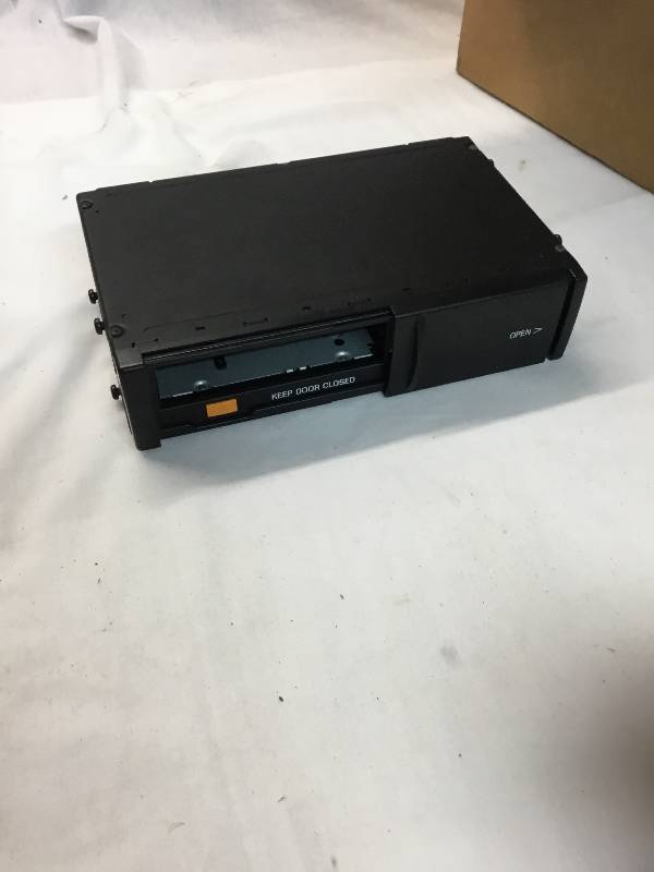 lot 84 image: Carauto 6 disc changer Fits a pioneer cartridge for CDs