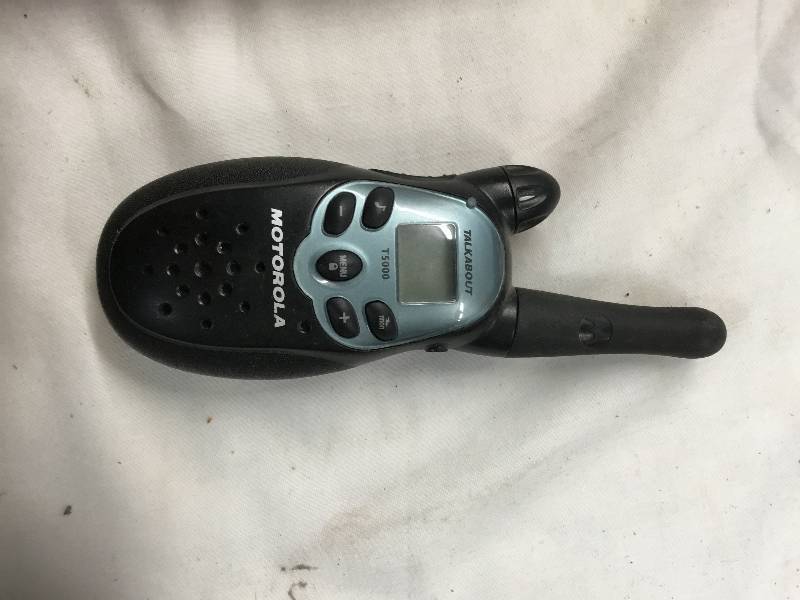 lot 92 image: 3 Motorola T5000 talkabout with base