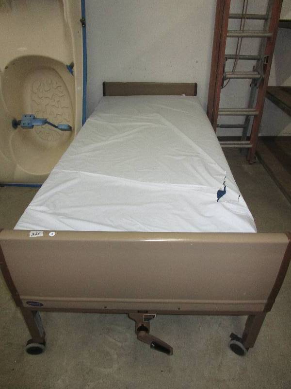 lot 3 image: Electric Hospital Bed
