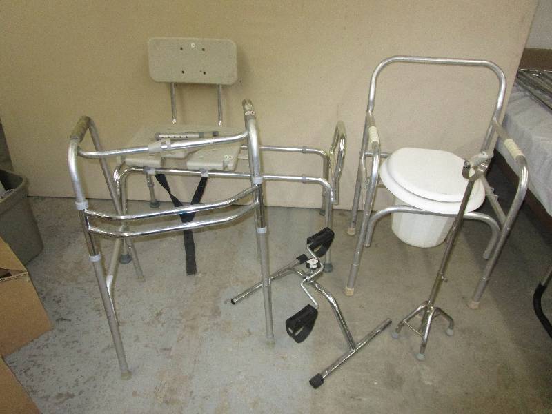 lot 4 image: Adjustable Height Toilet Helpers or use them in the Shower or for Camping