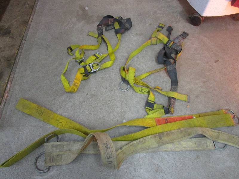 lot 23 image: 2 partial harnsses and extra Straps