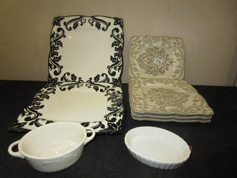 lot 36 image: 8 pieces of decorative dishes