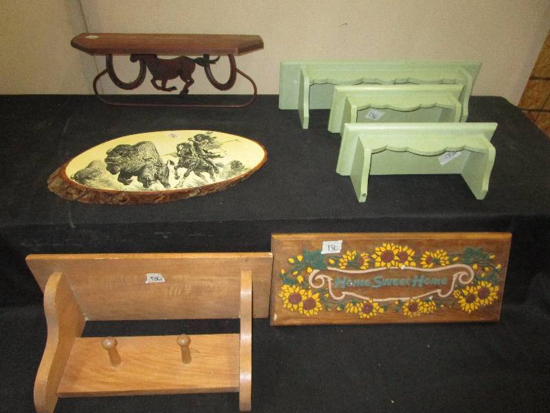 lot 40 image: Shelves and Dcor