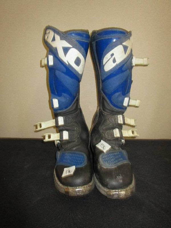 lot 45 image: AXO ATV Riding Boots Szus 9  Italian Design by Skywalk
