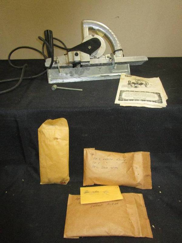 lot 49 image: Wen Electric Plane Model 930 and extra parts