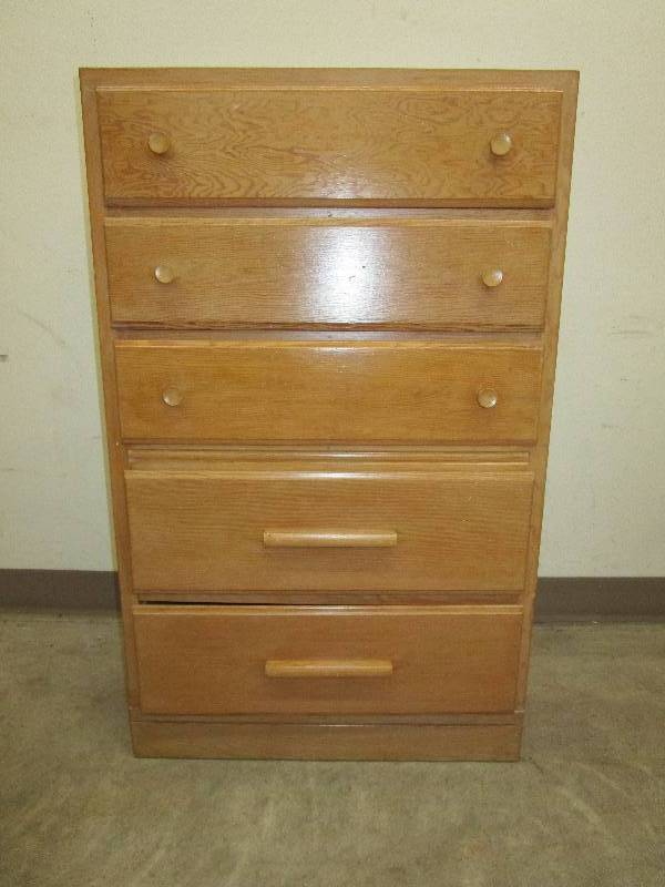 lot 63 image: 5 Drawer dresser