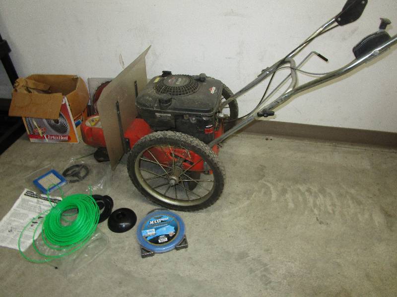 lot 65 image: Briggs & Stratton Diamond IC 6hp The Doctor - TrimmerMower & Beaver Blade