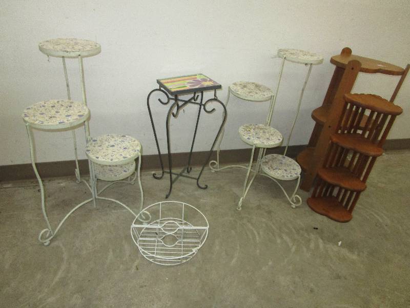 lot 87 image: Various Plant Stands that Fold up and NestTtogether,