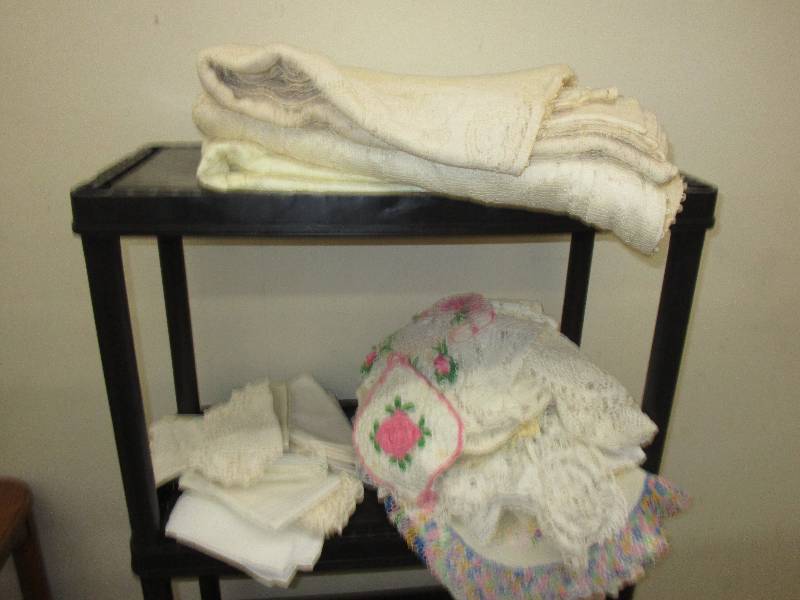 lot 94 image: Various Lace Table Clothes, Doilies and more