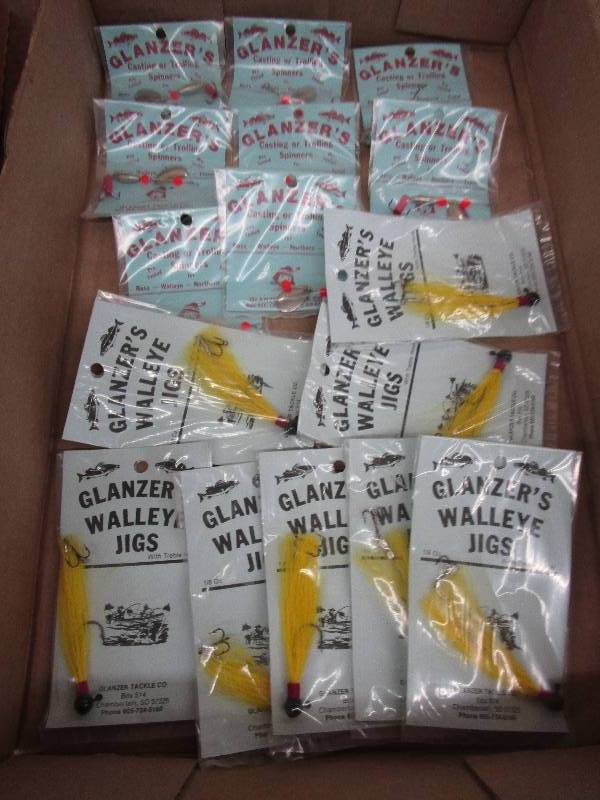 lot 135 image: 8 Glanzer Walley Jigs and  Casting Trolling Spinners