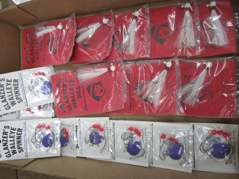 lot 138 image: 8 Walley Spinners Purple and 8 Walley Jigs White