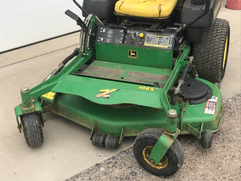 lot 3 image: John Deere M653 Zero-Turn Mower
