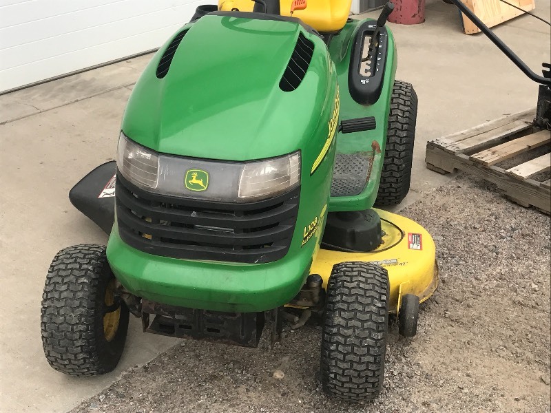 John Deere L108 Lawn Tractor | June John Deere Liquidation | K-BID