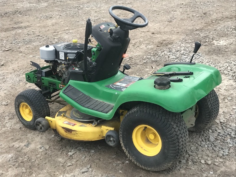 lot 6 image: John Deere LX255